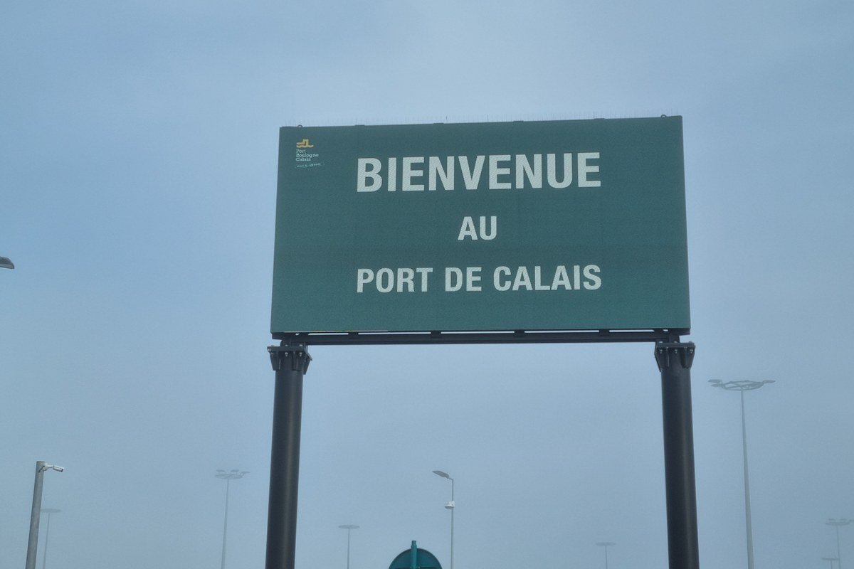 Bienvenue au Port de Calais sign beside the ferry terminal